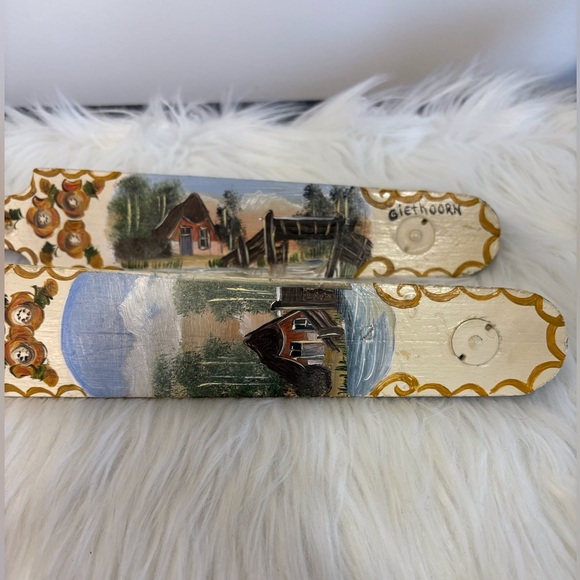 Decorative Hand-Painted Wooden Skate blades - Picture 6 of 7